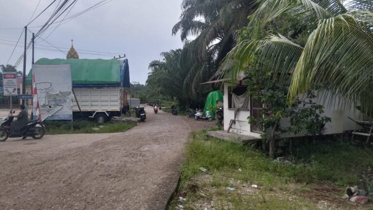 Pemerintah Kecamatan Kembang Janggut Tunjukkan Keseriusan Tangani Kerusakan Jalan Pascabanjir
Telah dibaca : 771 Kali.
Pemerintah Kecamatan Kembang Janggut menunjukkan keseriusannya dalam menangani kerusakan infrastruktur jalan yang terjadi pascabanjir beberapa waktu lalu.