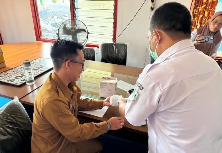 Perangkat Desa Muara Muntai Ilir Jalani Pemeriksaan Kesehatan