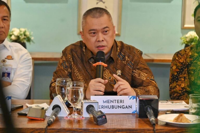 Menhub Tegaskan Penanganan ODOL Tak Bisa Lagi Ditunda, Fokus pada Keselamatan Jalan Raya
Telah dibaca : 775 Kali.