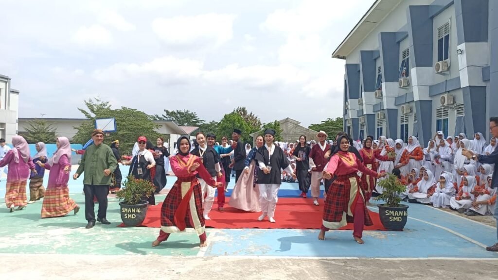 Delegasi Korea Selatan Disambut Meriah di SMAN 16 Samarinda dalam Rangkaian EBIFF 2025