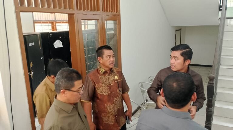 Sidak ke SMAN 10 Samarinda, Komisi IV DPRD Kaltim Soroti Keterbatasan Asrama
Telah dibaca : 744 Kali.