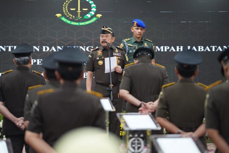 Lantik Pimpinan Kejaksaan, Jaksa Agung Burhanuddin: Jaga Profesionalitas dan Proporsionalitas
Telah dibaca : 789 Kali.