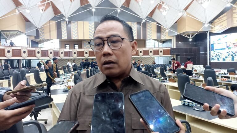 Sarkowi Dorong SMK Jadi Pusat Digitalisasi Pendidikan di Kaltim
Telah dibaca : 667 Kali.