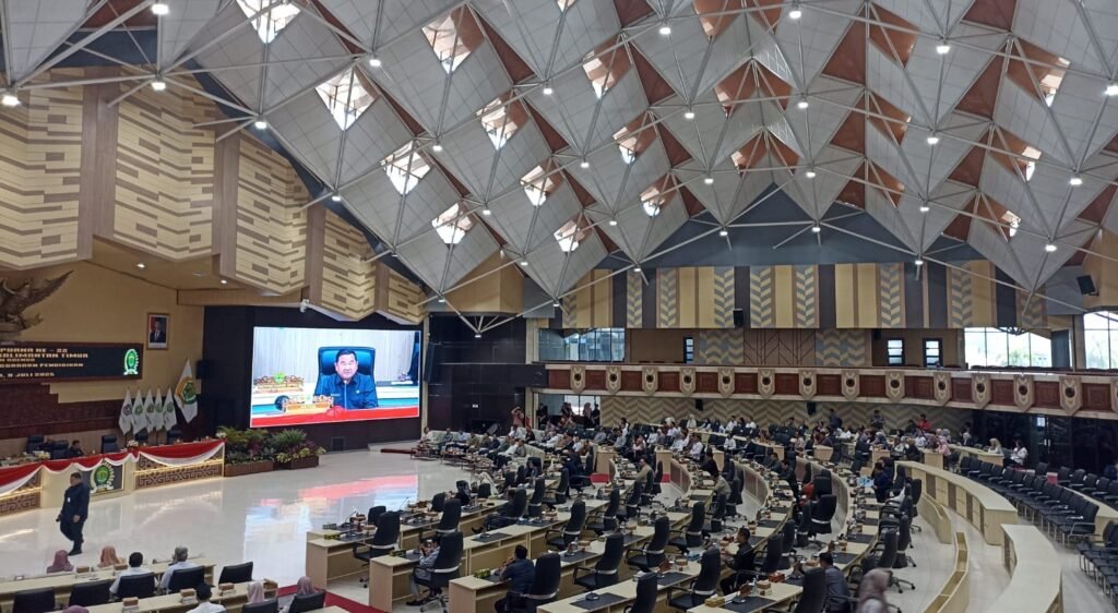DPRD Kaltim Bahas Raperda Pendidikan dan Lingkungan Hidup di Paripurna ke-22