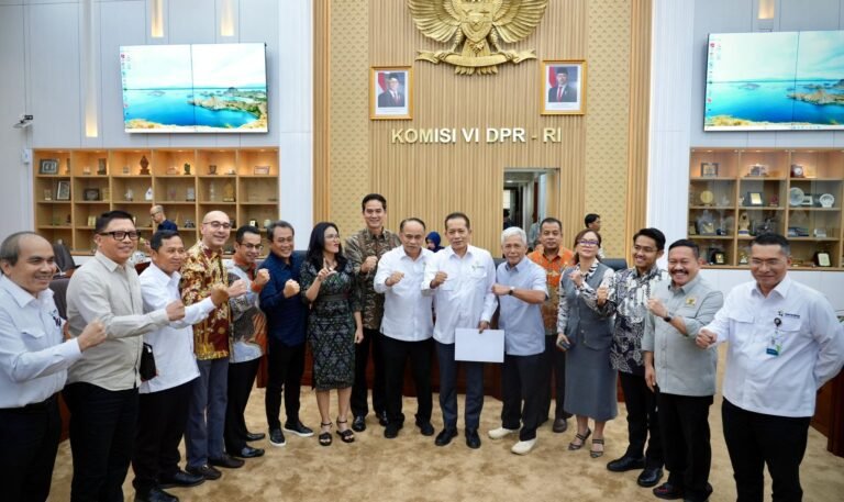 Kemenkop-DPR RI Sepakati Peta Jalan Koperasi Desa Berbasis Data
Telah dibaca : 716 Kali.