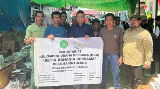 Baharuddin Demmu Bantu 31 Unit Mesin Perahu untuk Nelayan di Desa Sabintulung