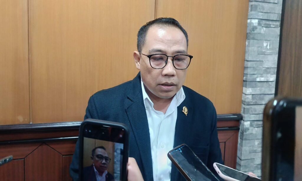 Gratispol Bantu Biaya Pendidikan Dokter, Sarkowi Minta Orang Tua Tidak Lepas Tangan