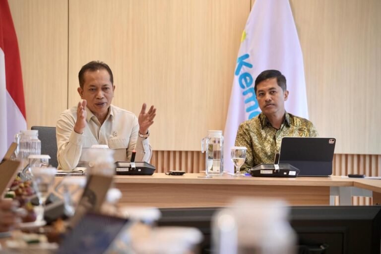 Kemenkop Butuh Data Klinik dan Apotek Desa untuk Diintegrasikan dengan Kopdes Merah Putih
Telah dibaca : 889 Kali.