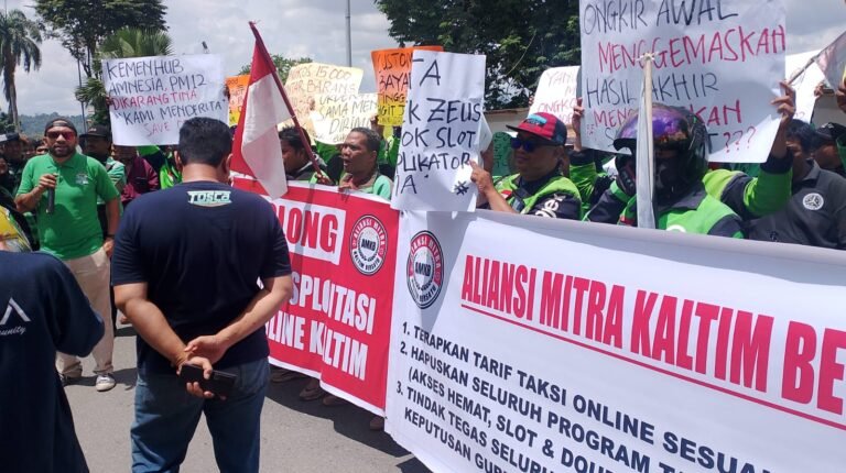 Blokir Jalan hingga Perdebatan 7 Jam, Driver Ojol dan Pemprov Kaltim Capai Kesepakatan
Telah dibaca : 874 Kali.