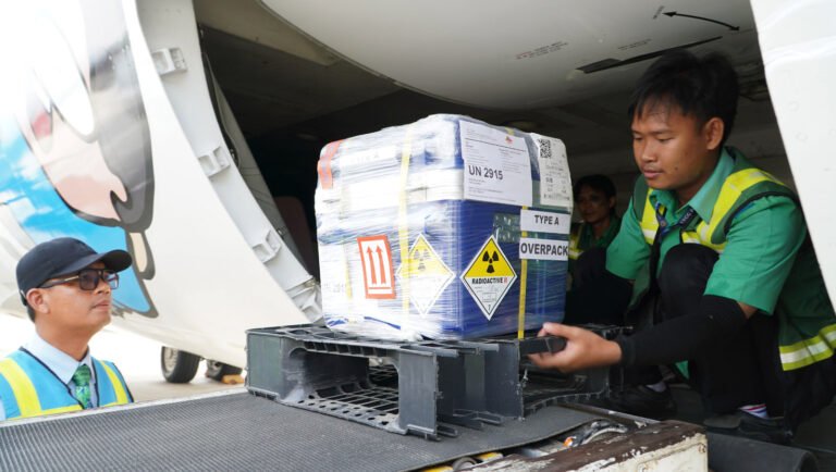 Garuda Indonesia Terbangkan Radiofarmaka FloDeg ke Surabaya, Dukung Pemerataan Layanan Kesehatan
Telah dibaca : 763 Kali.