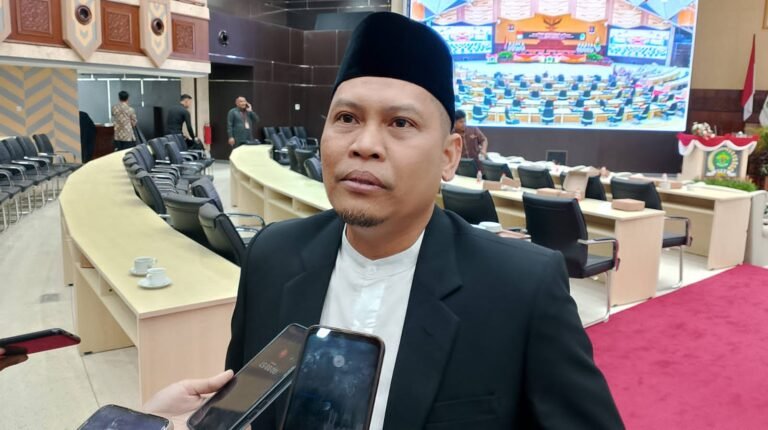 Salehuddin Minta Pemkab Kukar Prioritaskan Beasiswa Idaman di Tengah Defisit Anggaran
Telah dibaca : 655 Kali.