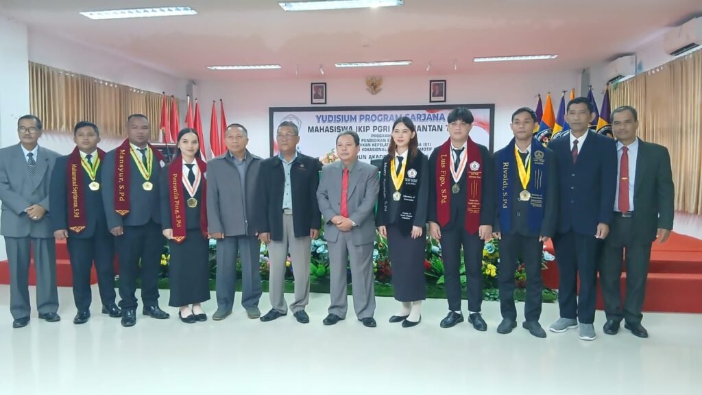 Pesan Rektor IKIP PGRI Kaltim kepada Sarjana Baru: Isi Ruang Kerja dan Bawa Hal Positif