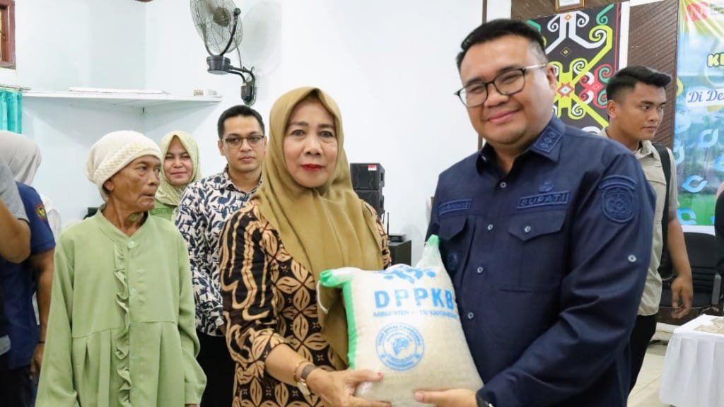 Peringati Harganas ke-32, Bupati Aulia Dorong Pemberdayaan Lansia