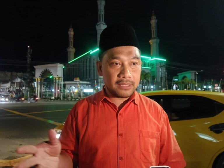 Abdul Rohim Serahkan Bantuan ke Posko BEM Unmul, Titip Pesan Aksi Damai
Telah dibaca : 1.209 Kali.