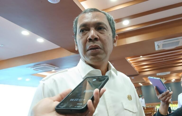 Pemprov Kaltim Target 1.000 Penerima Gratispol Biaya Administrasi Rumah di 2025
Telah dibaca : 824 Kali.