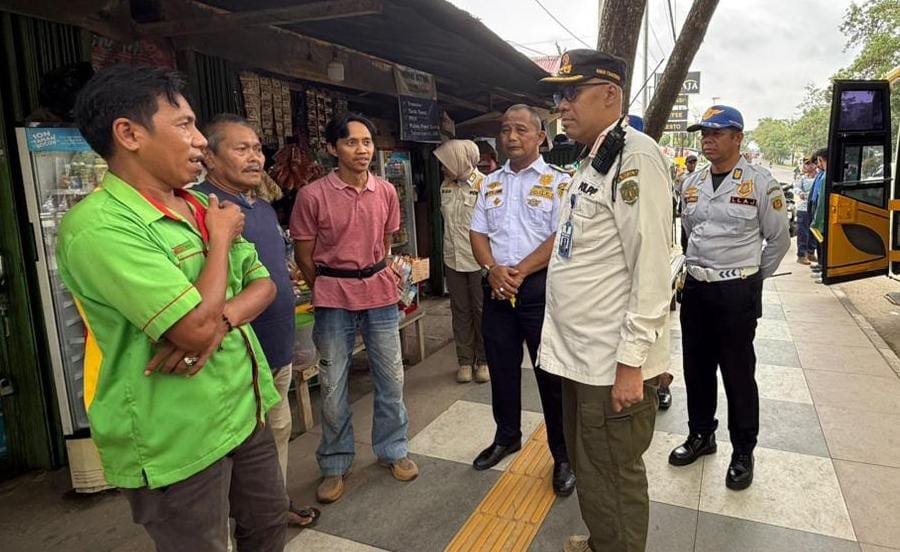 Satpol PP dan Dishub Tertibkan Terminal Bus “Bayangan” di Jalan APT Pranoto Samarinda