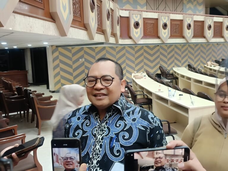 100 Tenaga Kesehatan Kaltim Dilatih Bahasa Isyarat, Dinkes Dorong Layanan Publik Inklusif
Telah dibaca : 703 Kali.