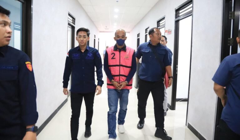 Kejati Kaltim Tahan Direktur PT Kace Berkah Alam Terkait Korupsi Perusda BKS Rp21,2 Miliar
Telah dibaca : 831 Kali.