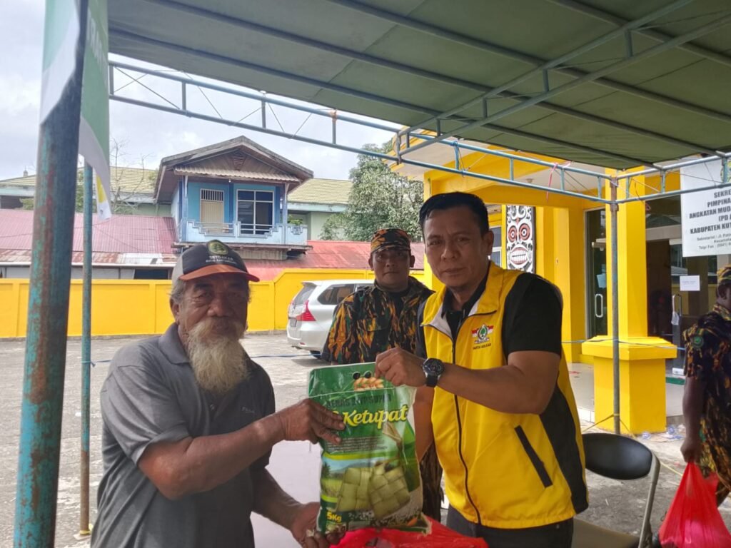 Golkar Kukar Rayakan HUT ke-61 dengan Gelar Pasar Murah untuk Warga