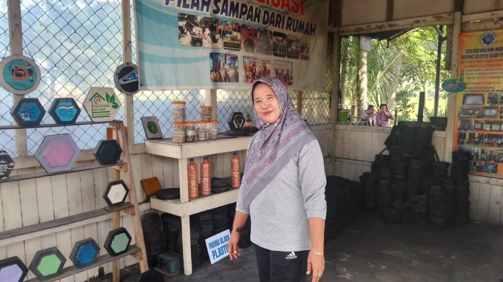 Menabung Harapan dari Sisa-Sisa Sampah: Jejak Yayuk Sehaty dari Desa Suka Maju Kukar