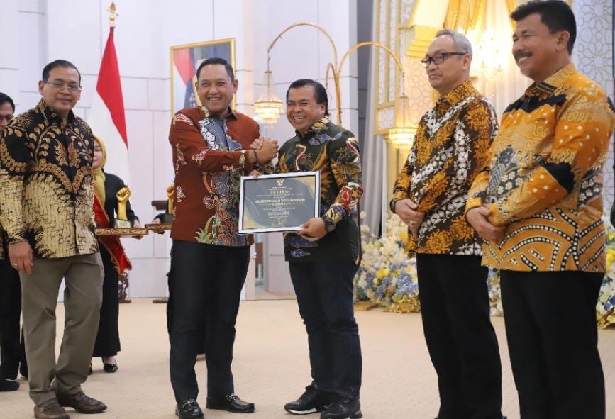 Bontang Sabet Penghargaan Tertinggi Keterbukaan Informasi Publik Kaltim 2025