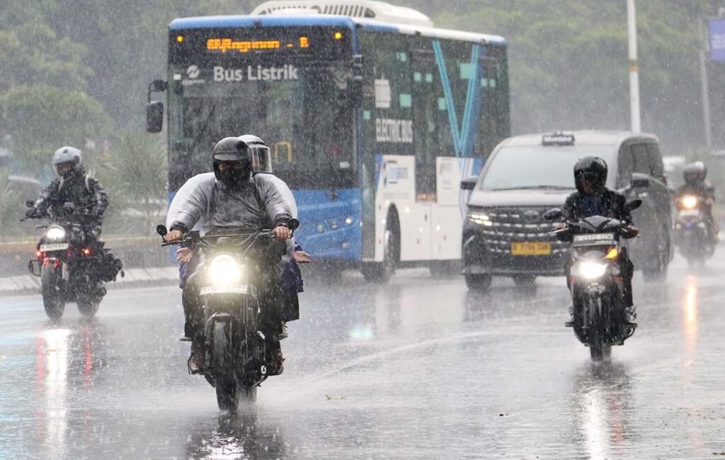 BRIN Temukan Fenomena Hujan Mikroplastik di Jakarta, Polusi Plastik dari Langit