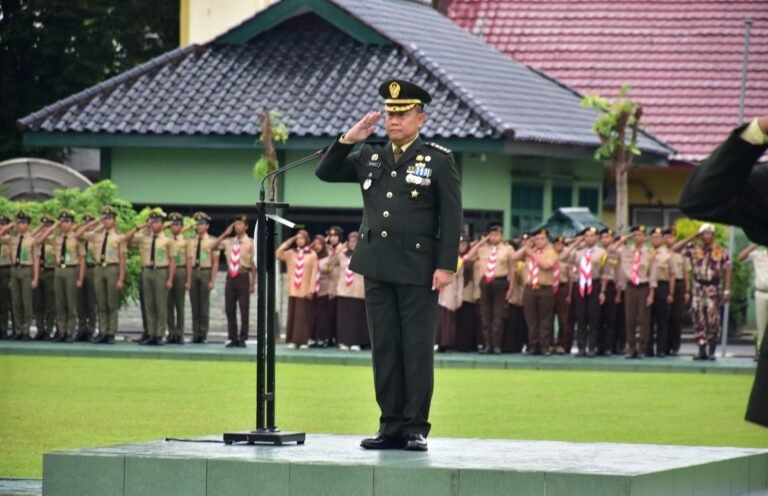 HUT ke-80 TNI di Samarinda, Kasrem 091/ASN Sampaikan Pesan Panglima TNI
Telah dibaca : 667 Kali.