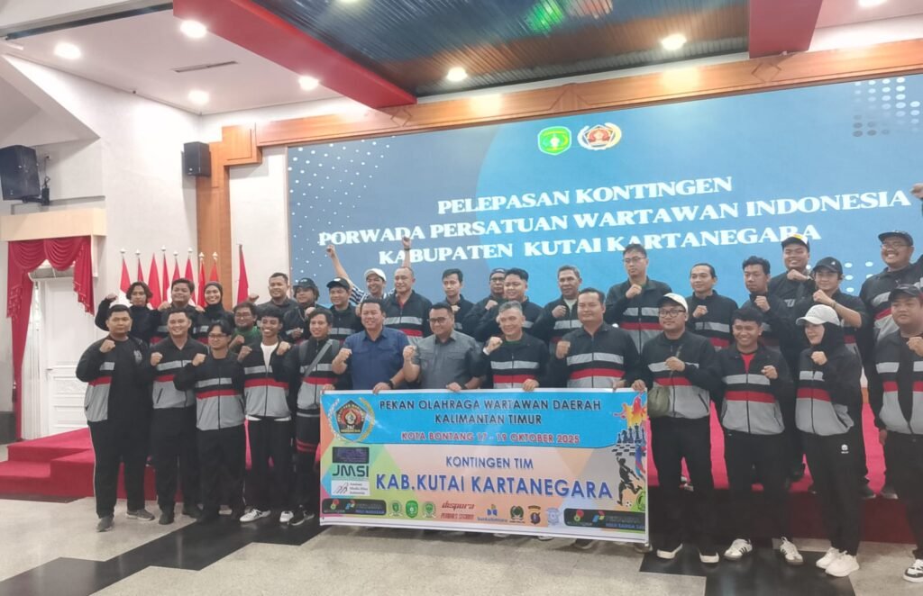 Bupati Kukar Lepas Kontingen PWI Kukar ke Porwada Kaltim 2025 di Bontang