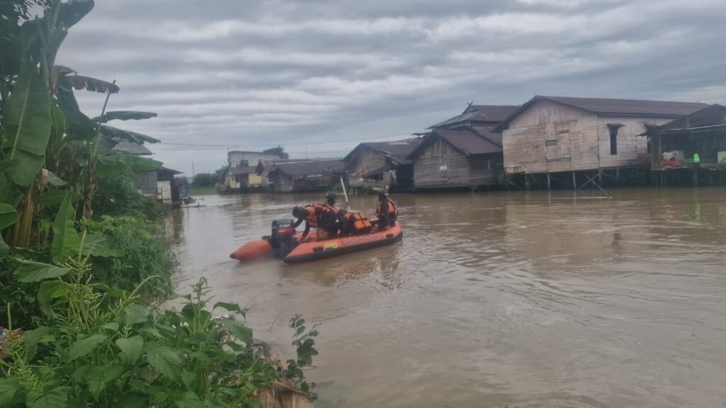 Pencarian Remaja Hilang di Sungai Karang Mumus Samarinda Berlanjut, Arus Deras Hambat Tim SAR