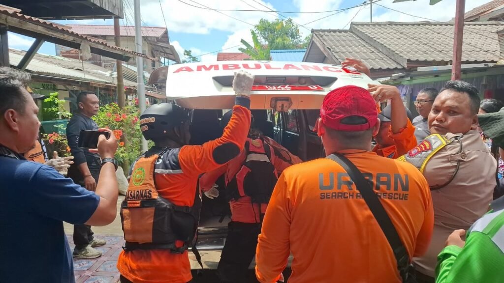 Tim SAR Gabungan Akhiri Operasi Setelah Temukan Korban Tenggelam di Sungai Karang Mumus