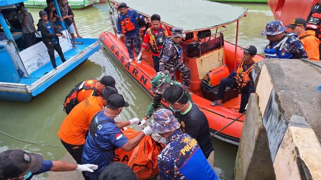 Hari Keempat Pencarian, Tim SAR Temukan Satu Korban KM Mina Maritim 148