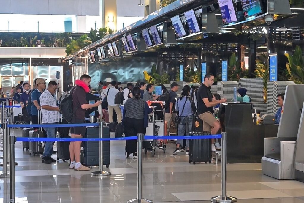 Pemerintah Turunkan Tarif Tiket Pesawat 13-14 Persen Jelang Natal dan Tahun Baru 2026