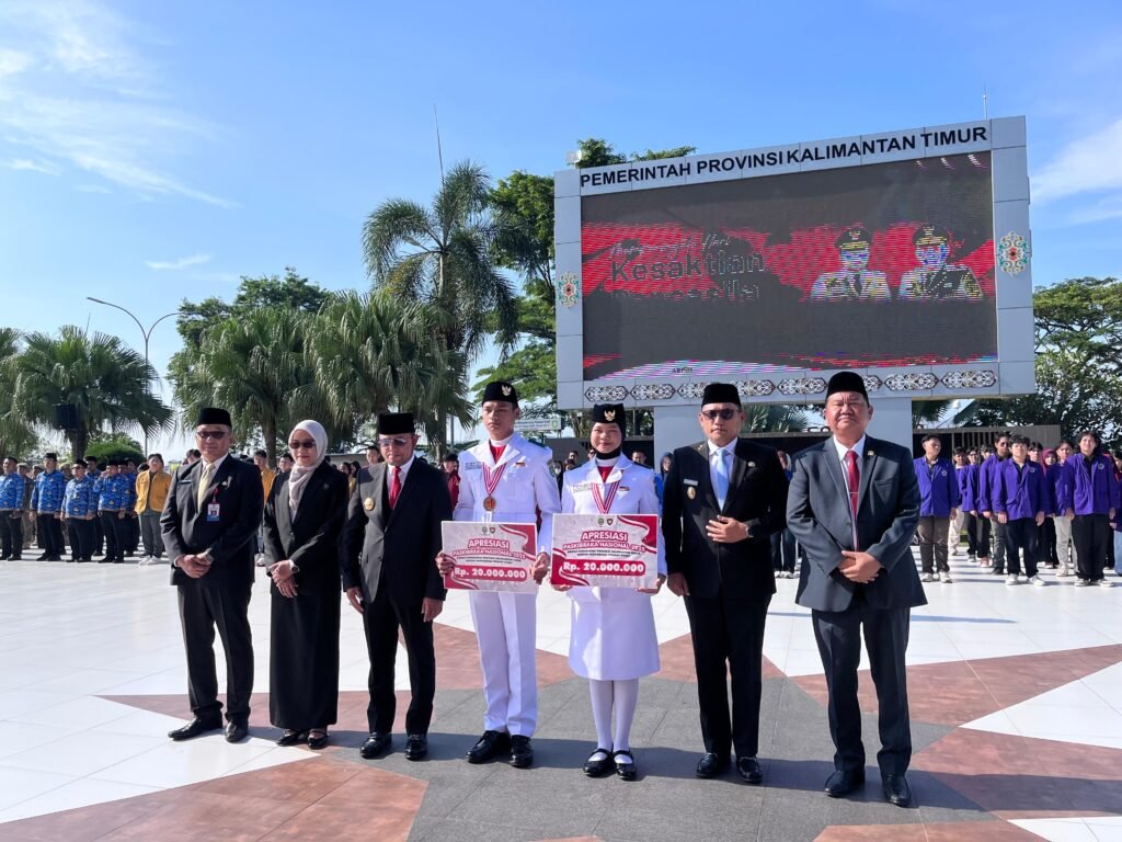 El Rayyi dan Putri Azizah, Paskibraka Nasional Asal Kaltim Raih Penghargaan dari Gubernur