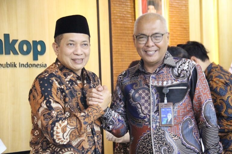 Menkop Ferry Juliantono Minta PWI Bersinergi Percepat Kebangkitan Koperasi Nasional
Telah dibaca : 632 Kali.