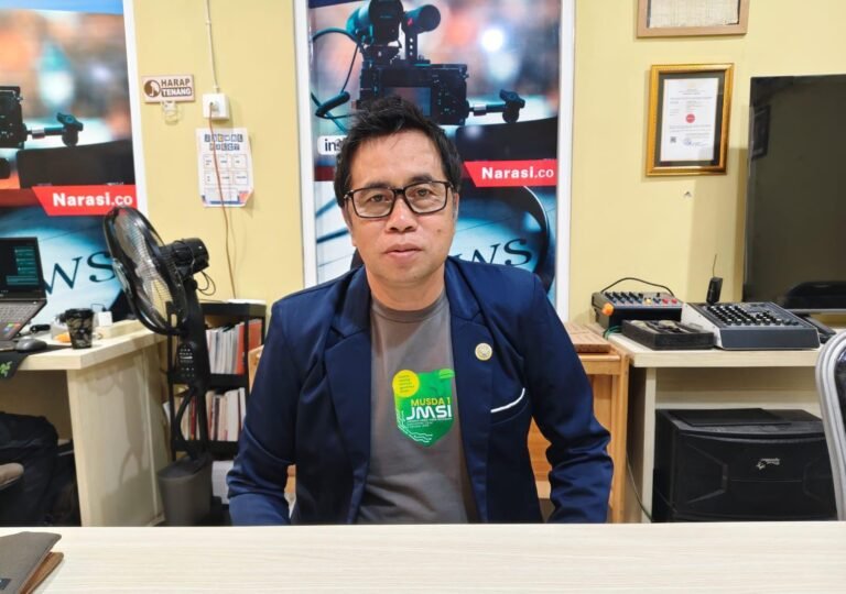 BNNP Tes Urine 21 Wartawan, Ketua JMSI Kaltim: Ini Bukti Keseriusan Berantas Narkoba
Telah dibaca : 793 Kali.