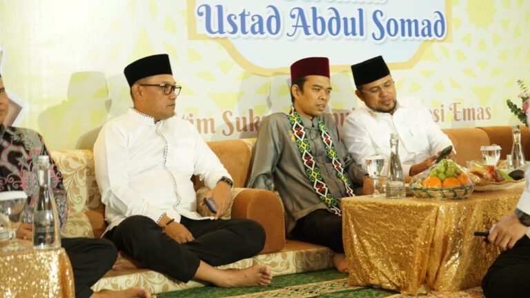 Ribuan Jamaah Padati Tabligh Akbar Kaltim 2025 Bersama UAS di Islamic Center Samarinda
Telah dibaca : 615 Kali.