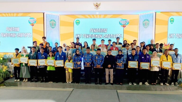 32.853 Mahasiswa Kaltim dari 53 Perguruan Tinggi Terima Bantuan UKT Pendidikan Gratispol
Telah dibaca : 613 Kali.