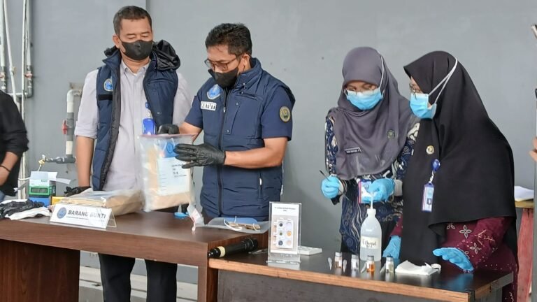 BNNP Kaltim Musnahkan Hampir 3 Kilogram Sabu, Barang dari Kalbar dan Kaltara
Telah dibaca : 667 Kali.