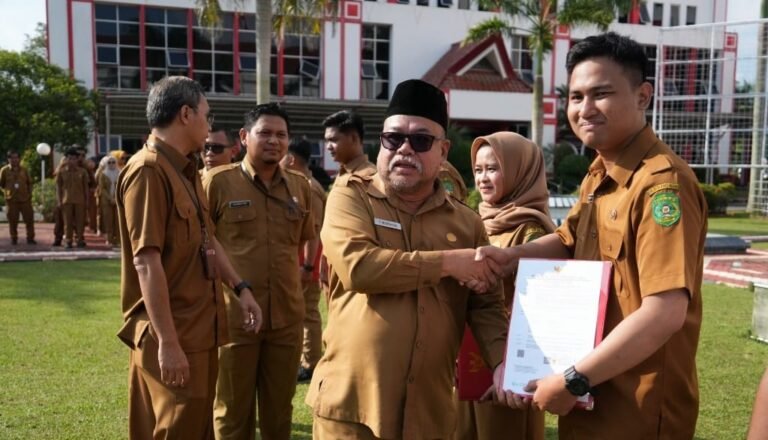 Pemkab Kukar Serahkan SK PPPK Tahap II dan Paruh Waktu
Telah dibaca : 607 Kali.