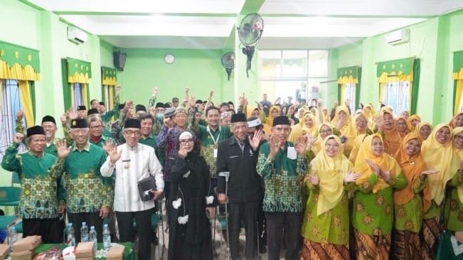 Bupati Ardiansyah dan Wali Kota Neni Kompak Hadiri Pembukaan Baitul Arqam Muhammadiyah Aisyiyah
Telah dibaca : 612 Kali.