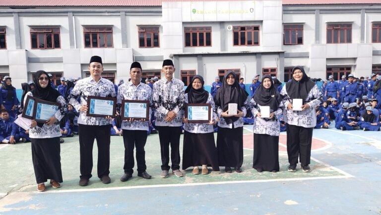 Cara Siswa SMAN 16 Samarinda Peringati Hari Guru Nasional 2025
Telah dibaca : 617 Kali.