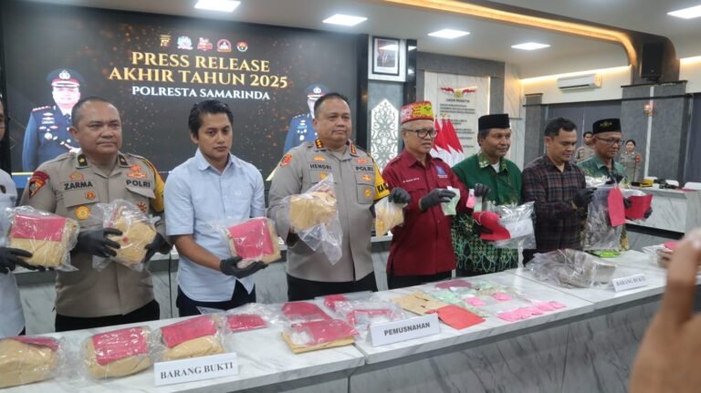 Polresta Samarinda Bongkar 250 Kasus Narkoba Sepanjang 2025, Nilai Barang Bukti Tembus Rp29,7 Miliar
Telah dibaca : 693 Kali.