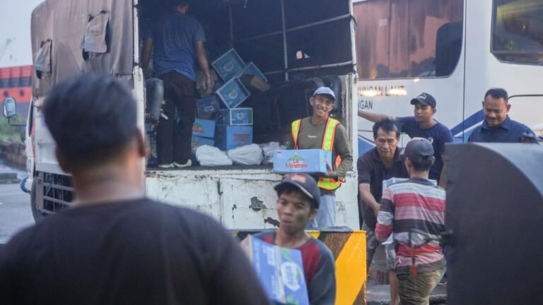 Kemenhub Kerahkan 4 Kapal KPLP Salurkan Bantuan Banjir ke Aceh dan Sumatera
Telah dibaca : 658 Kali.