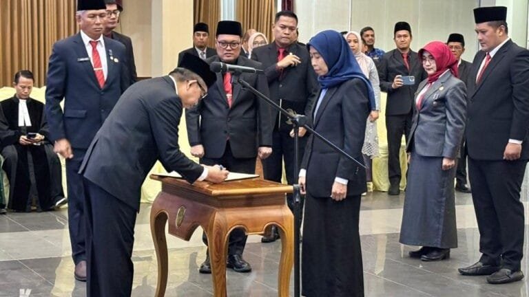 Bupati Kutim Lantik Pejabat Strategis, Tekankan Jabatan Bukan Penghargaan tapi Amanah dan Tanggung Jawab
Telah dibaca : 895 Kali.