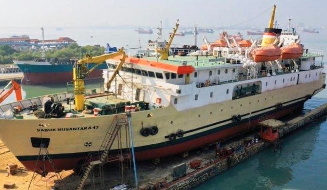 Gelombang Tinggi, Kapal Perintis Sabuk Nusantara 43 Tertahan di Pelabuhan Waingapu NTT
Telah dibaca : 678 Kali.