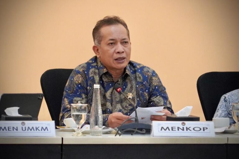 Kemenkop Dorong Koperasi Bangkitkan Ekonomi Pascabencana di Aceh, Sumut dan Sumbar
Telah dibaca : 800 Kali.