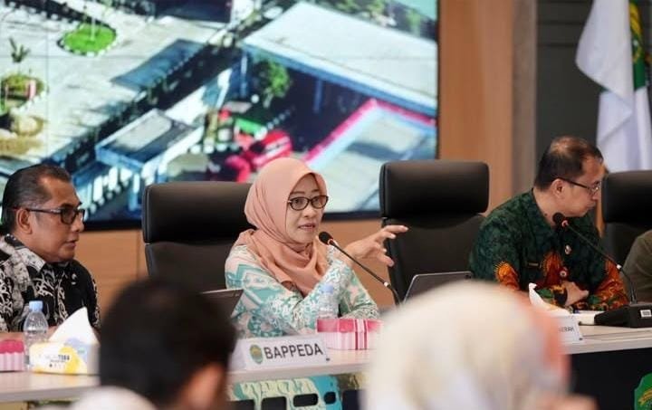 Pemprov Kaltim Kejar Penyesuaian APBD 2026, OPD Diberi Waktu 2 Hari
Telah dibaca : 739 Kali.