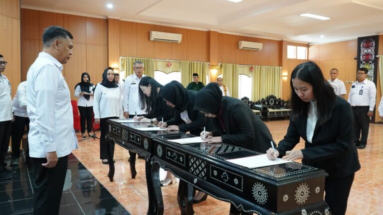 Perkuat Pelayanan Hukum, Kanwil Kemenkum Kaltim Lantik Notaris Pengganti
Telah dibaca : 786 Kali.