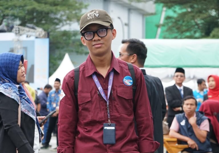 Tanpa Kamera Pribadi, Wartawan MSI Group Asal Samarinda “Bawa” Kucing Jalanan ke Final Nasional
Telah dibaca : 829 Kali.