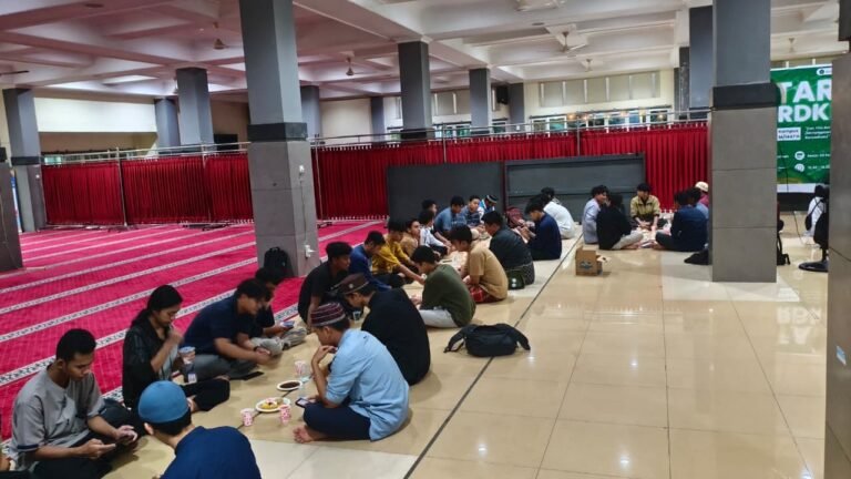Masjid Al-Fatihah Unmul Jadi Pusat Kebersamaan Mahasiswa di Ramadan
Telah dibaca : 633 Kali.